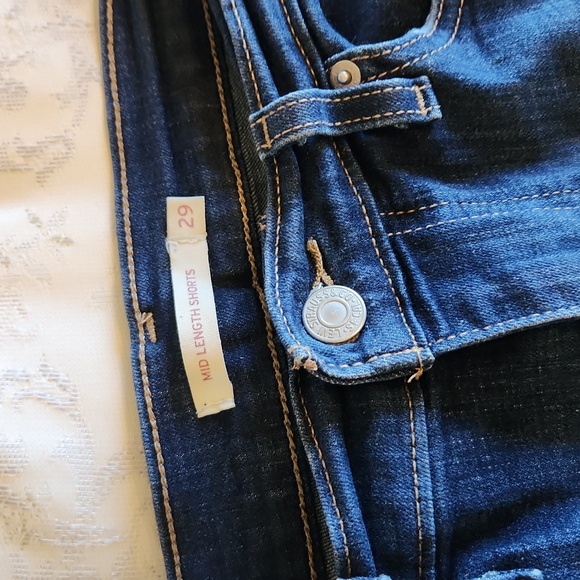 Levi Shorts - Picture 3 of 6